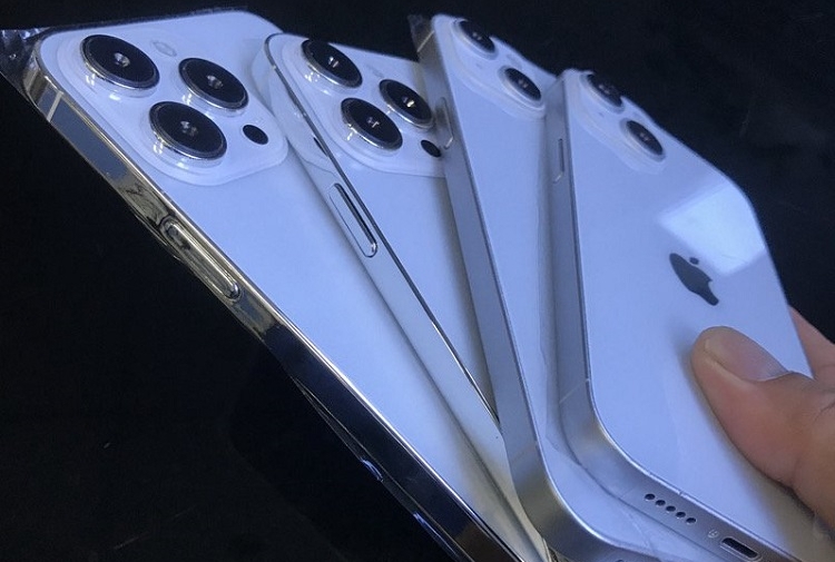 Un noto insider ha mostrato in foto e video gli smartphone della serie iPhone 14