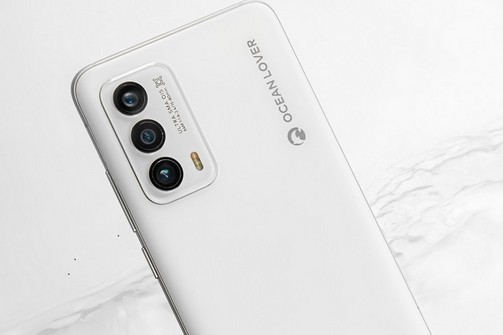 Meizu 18 sorti dans une version exclusive avec un écran blanc