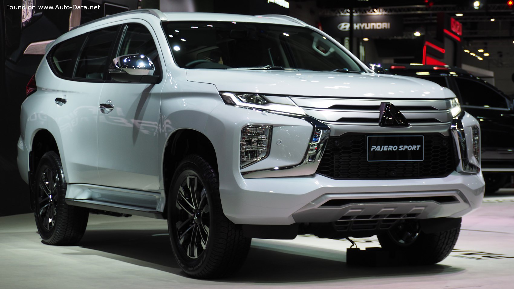 È diventato noto quando verrà rilasciato il nuovo Mitsubishi Pajero Sport
