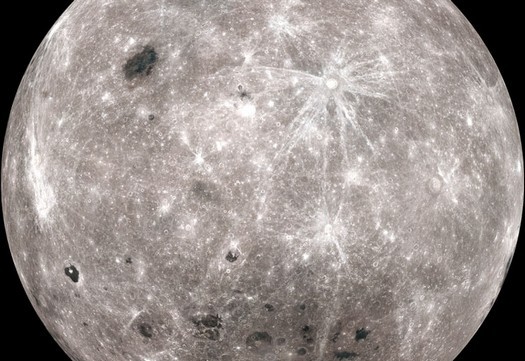 I planetologi spiegano le differenze tra i lati della luna