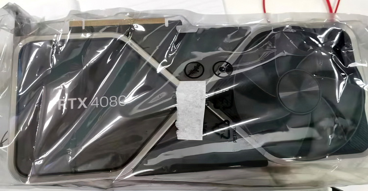 Una foto della scheda video GeForce RTX 4080 Founders Edition è apparsa sul Web