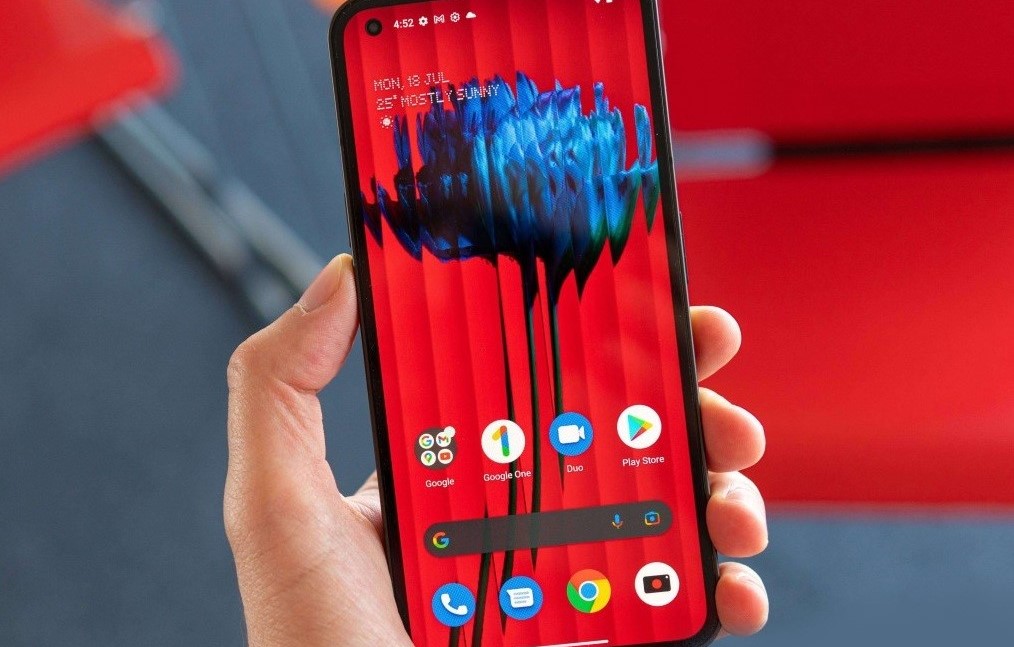 Smartphone Nothing Phone 2には、5000 mAhのバッテリーとバックライトなしのケースが付属します