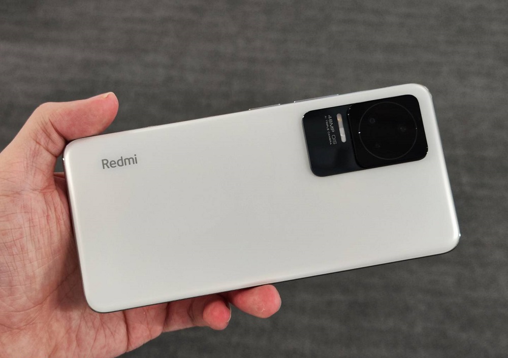 Auf dem Foto erschien Redmi K50 in Weiß