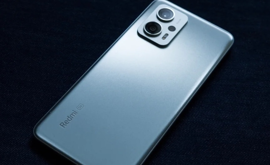 Redmi Note 12 riceverà una tripla fotocamera e un display piatto