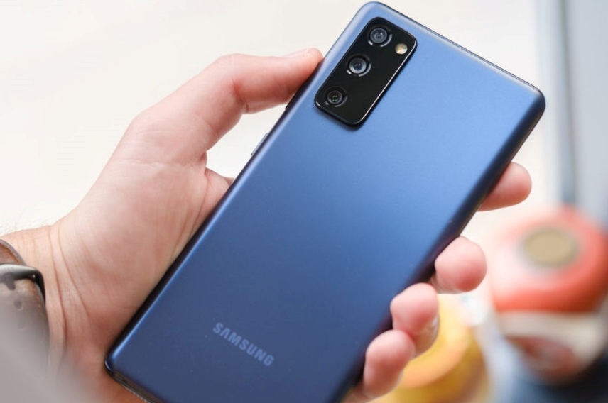 Samsung Galaxy S20 FE 2022 diventa globale