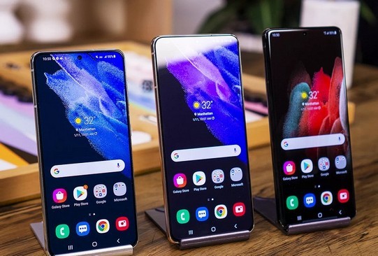 Samsung Galaxy S22 e Galaxy S22+ saranno più compatti