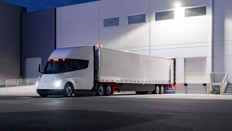 テスラ セミ電動トラックは 4680 バッテリーを使用しません