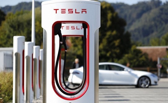 Todos os Superchargers Tesla serão movidos por fontes renováveis ​​até o final do ano