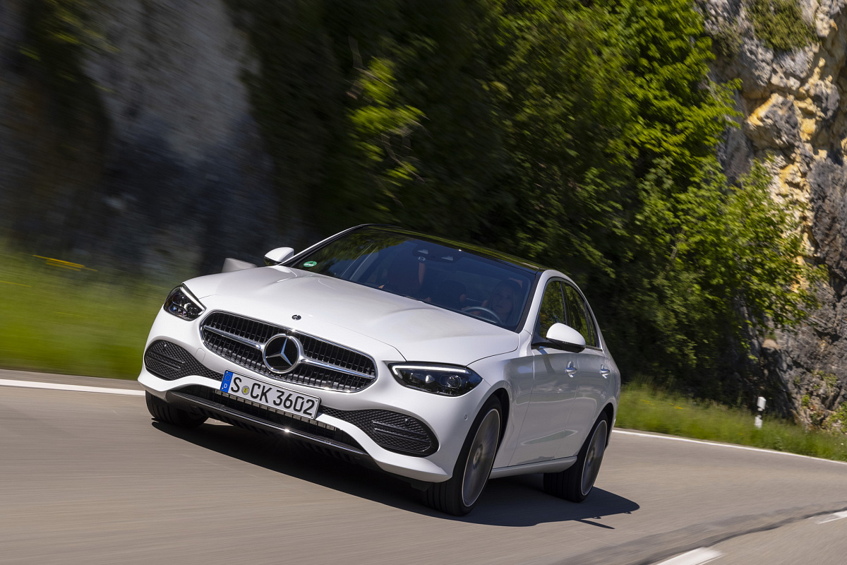 La Mercedes-Benz Classe C del 2022 potrebbe prendere fuoco se l'umidità entra nel bagagliaio