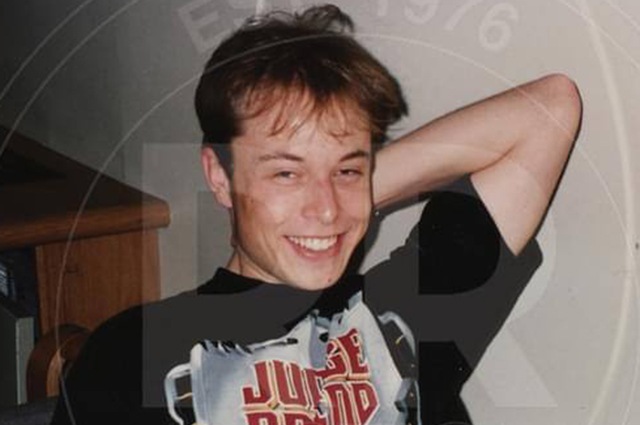 L'ex ragazza di Elon Musk ha messo all'asta le sue vecchie foto per guadagnare soldi per l'istruzione universitaria di suo figlio