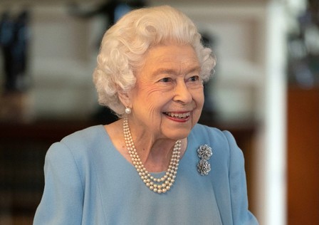 La regina Elisabetta II vuole che Camilla Parker-Bowles sia la regina consorte dopo l'incoronazione del principe Carlo