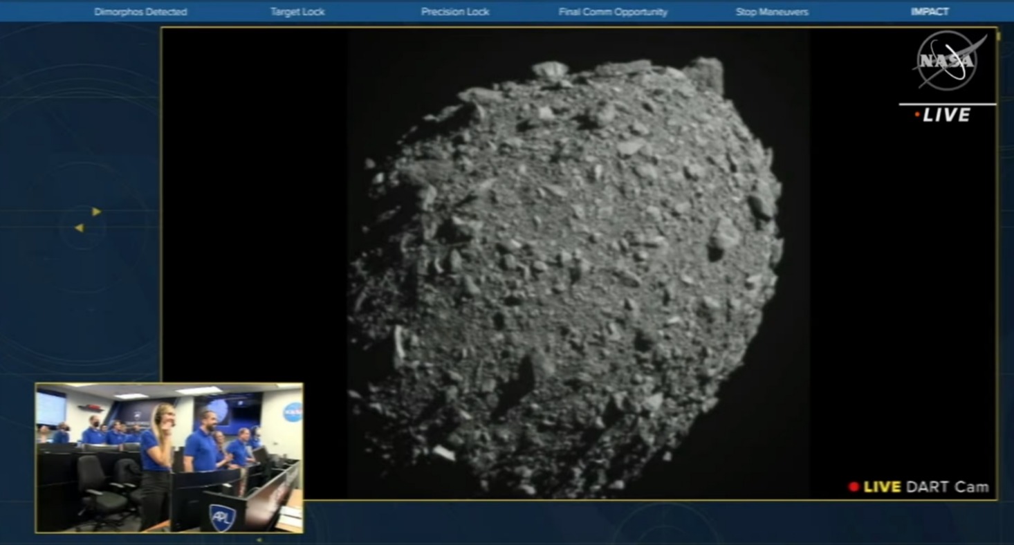 DART-Sonde stürzt während historischem Test auf Asteroiden (Video)