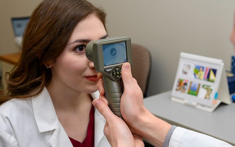 Es stellte sich heraus, dass Autismus anhand der Pupillenreaktion auf Licht diagnostiziert werden kann