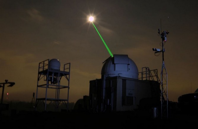 천문학자들은 초기 우주에서 중력파를 감지하기 위해 달을 사용할 것을 제안합니다