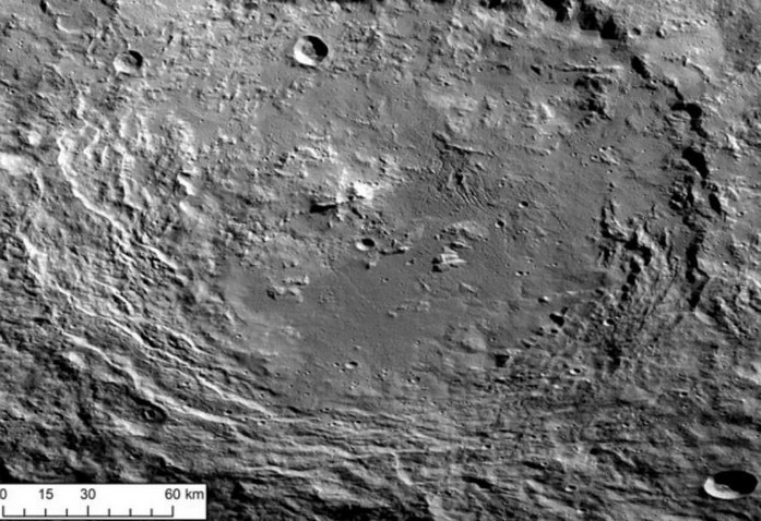 새벽 탐사선, 세레스의 거대한 분화구에서 유기물과 염분 발견