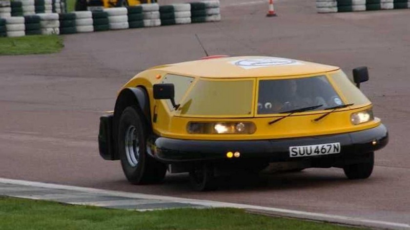 웹에 등장한 아주 이상한 원형 자동차 영상