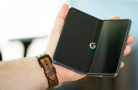 Google PixelNotepadの価格は1400ドルです。SamsungGalaxyZFold3よりもはるかに安価です。