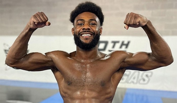 Aljamain Sterling dice che la cintura del campionato di Petr Yan è falsa