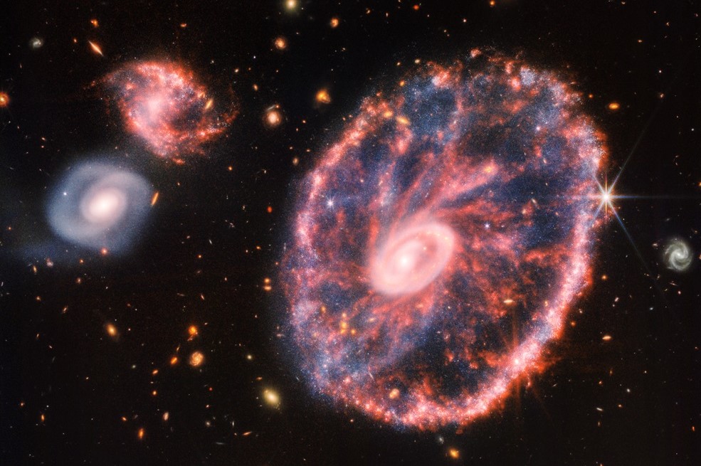 La galassia della ruota di carro - Immagine dal telescopio James Webb