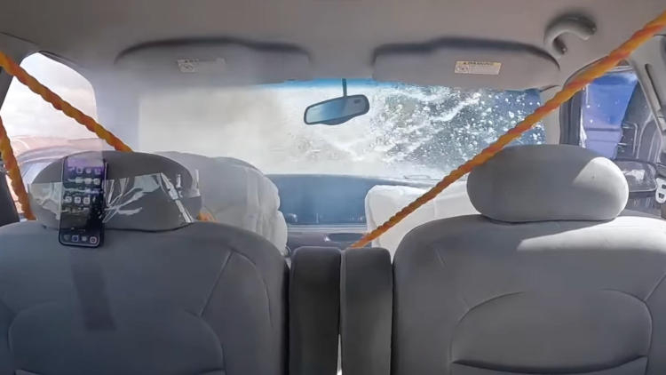 I blogger hanno fatto schiantare un'auto per testare il rilevatore di incidenti sull'iPhone 14