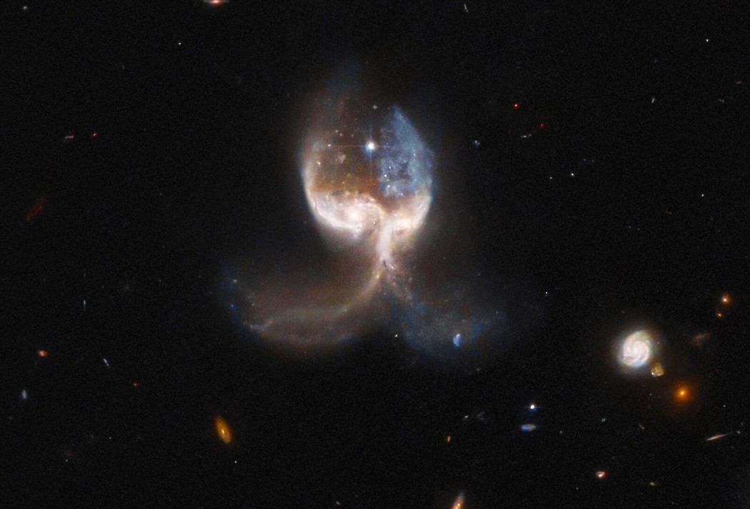 Astronomen haben eine schöne Kollision von Galaxien VV 689 gesehen