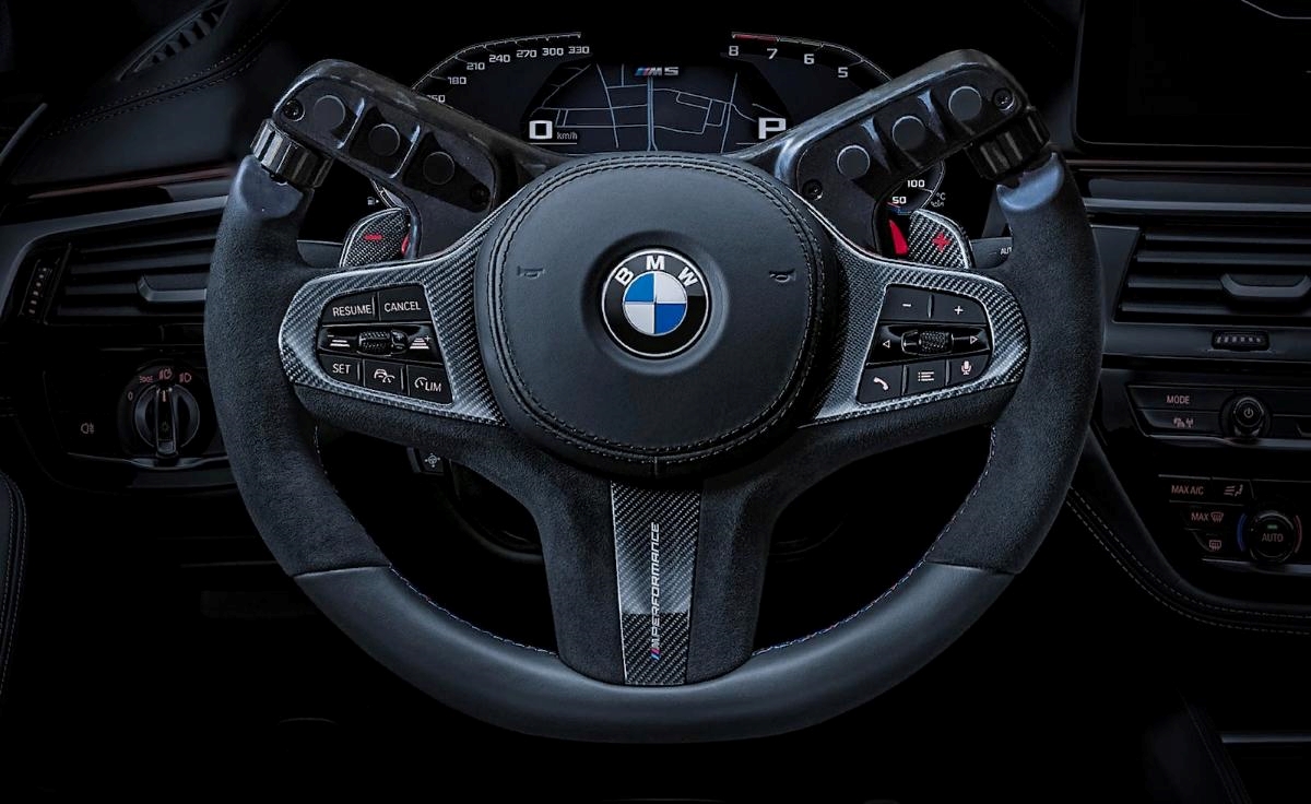 La BMW ha depositato un brevetto per un volante pieghevole