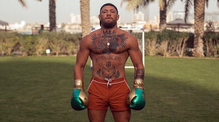 Conor McGregor inizia l'allenamento di boxe a tempo pieno