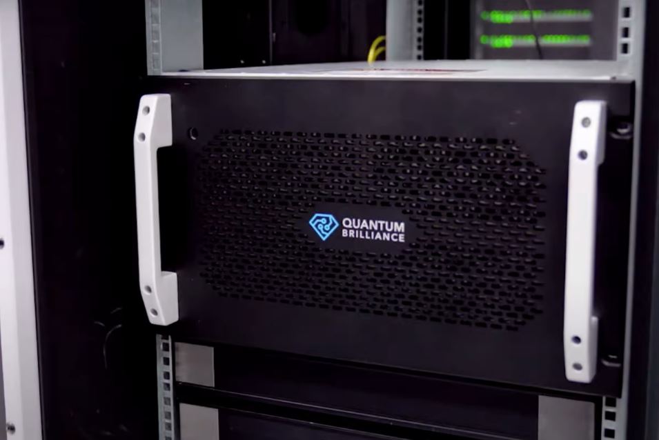 スーパーコンピューターと組み合わせた初めてのダイヤモンドベースの量子コンピューター