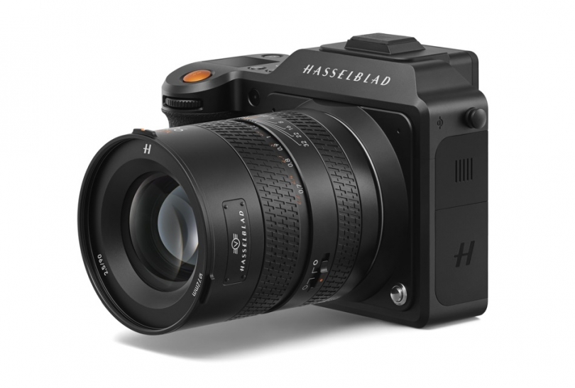 L'X2D 100C di Hasselblad è dotato di un sensore da 100 MP con IBIS a 5 assi