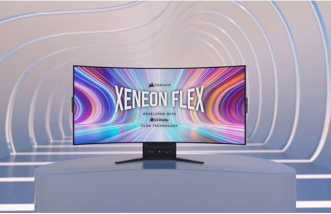 Corsair presenta il monitor OLED Giant Xeneon Flex 45WQHD240 che può essere curvo