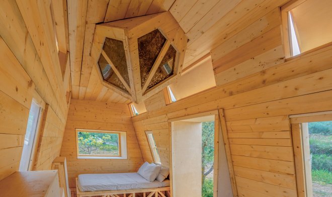 Wonder Bee & Bee Inn invita gli ospiti a dormire al ronzio di un milione di api