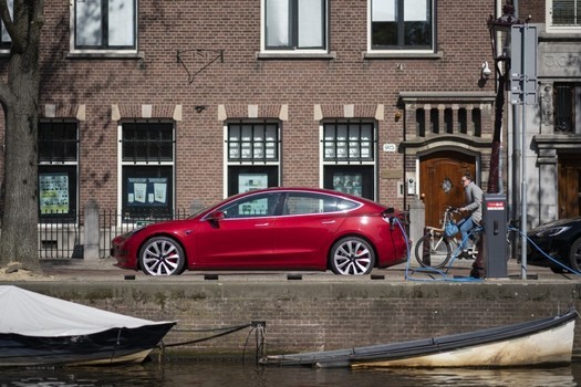 Tesla Model 3 tornou-se o carro elétrico mais vendido na Europa em 2021