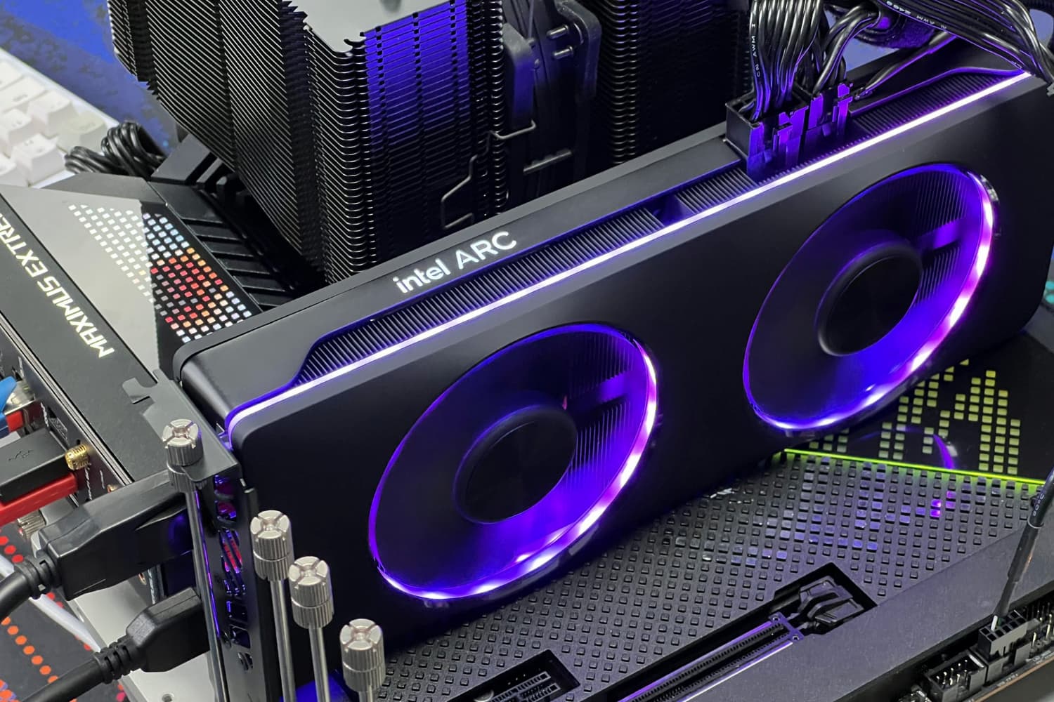 Intel Arc Graphics Driver 31.0.101.3490: A770 および A750 グラフィックスのサポート