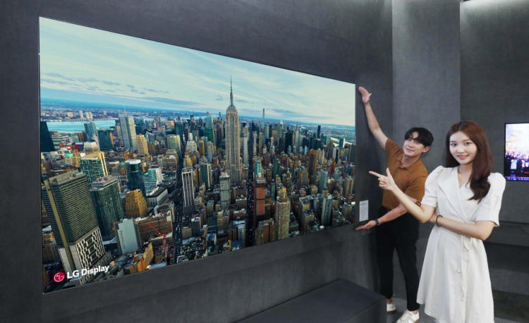 LG Display annuncia la TV OLED da 97 pollici con schermo vibrante