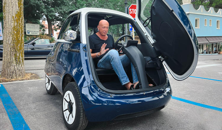 Die kompakten Elektrofahrzeuge Microlino kommen 2023 auf den Markt