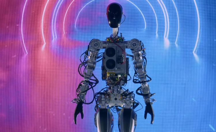 Elon Musk demonstrou um robô humanoide Tesla