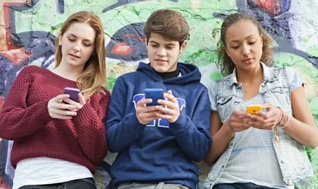 ティーンは、ソーシャルメディアを6年間使用しなかったため、母親から1,800ドルを獲得しました