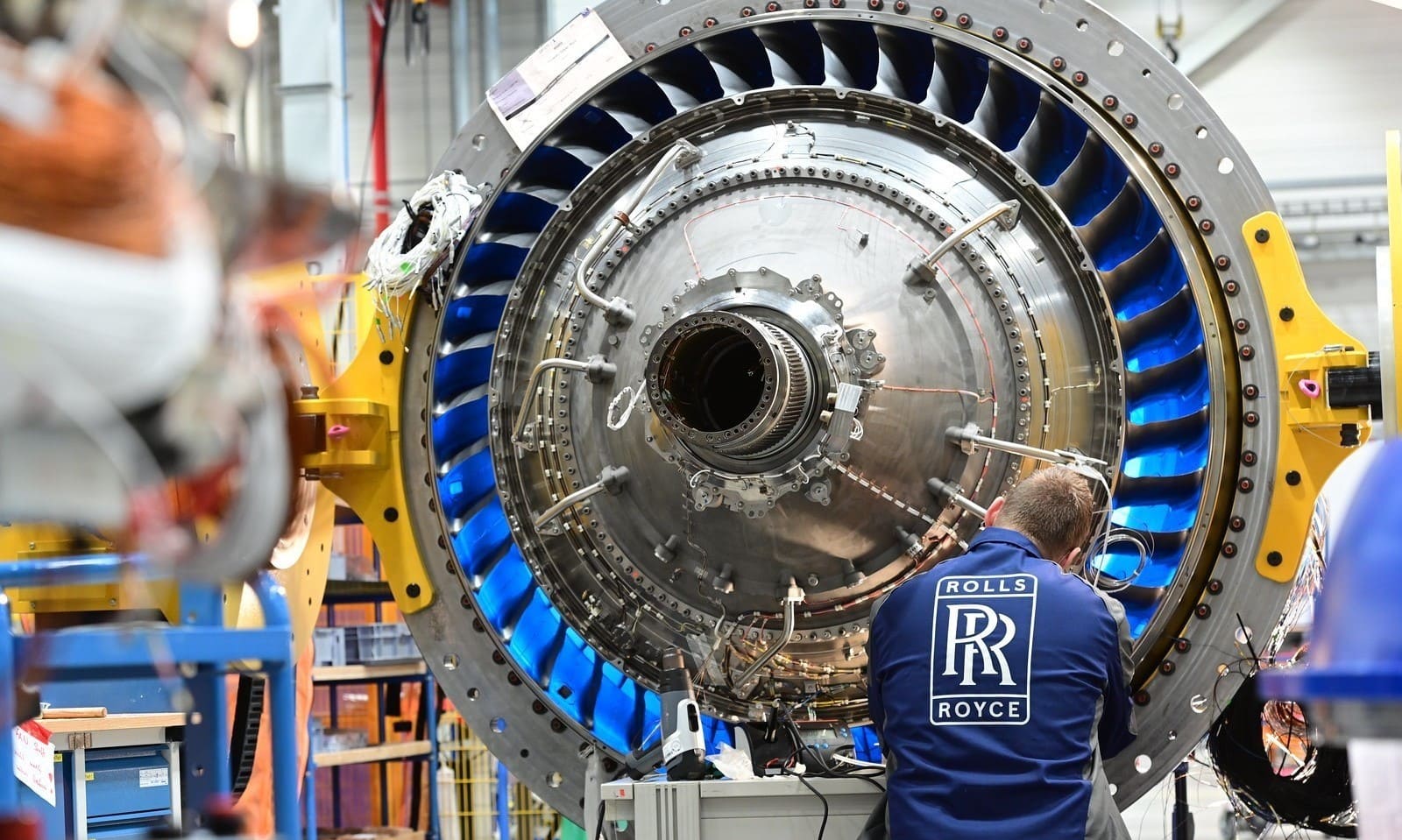 Rolls-Royce는 87,000마력의 거대한 UltraFan 항공기 엔진을 완성했습니다.
