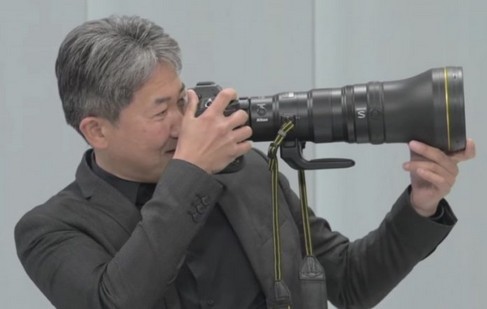 Nikkor Z 800mm F / 6.3 VRPFSレンズの重量は2.3kgです