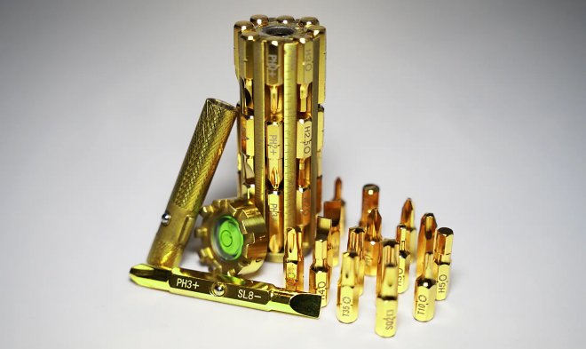 Viene introdotto ScrewDriverKing, un insolito set di 40 cacciaviti placcati in oro in un unico strumento