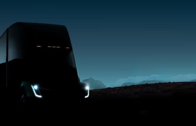Quest'anno Tesla inizierà a fornire semirimorchi con un'autonomia di 800 km