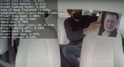 Tesla vient de commencer à utiliser une caméra dans la cabine pour surveiller l'état du conducteur.