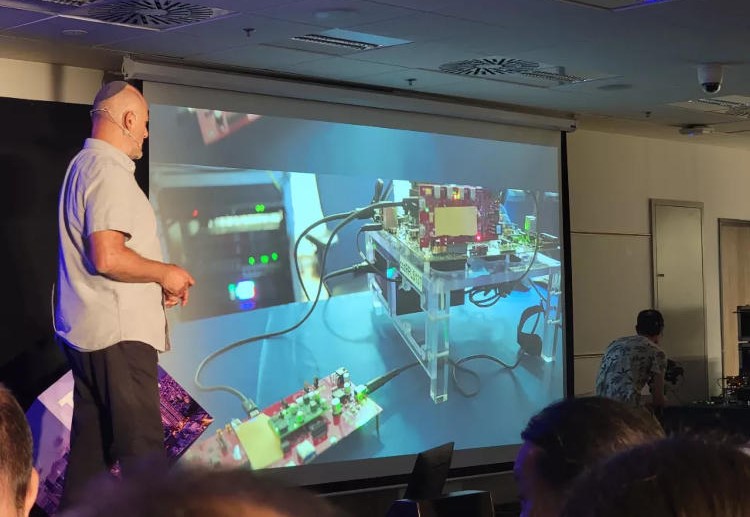 Intel, 80Gb/s Thunderbolt 데이터 전송 시연