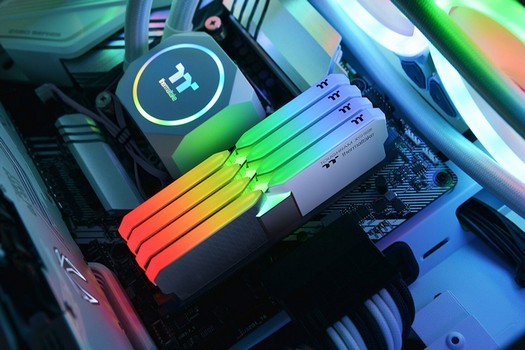 Thermaltake lancia la memoria bianca Toughram XG RGB DDR4 per PC da gioco