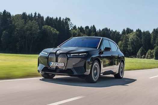 BMWは1月にiXM60電気自動車とワンタッチインテリアカラーテクノロジーを発表します