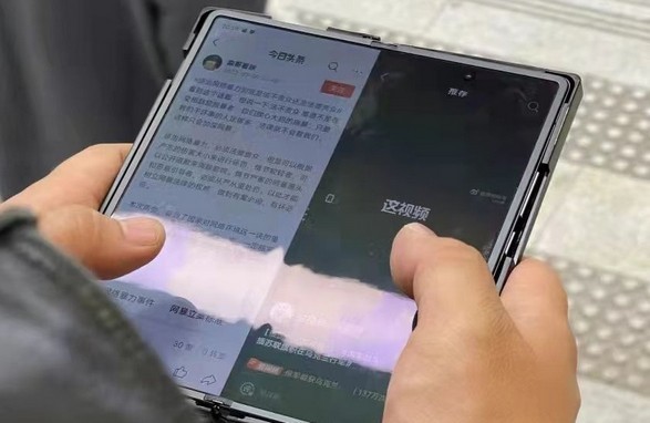첫 번째 사진에 등장한 접이식 스마트폰 Vivo X Fold