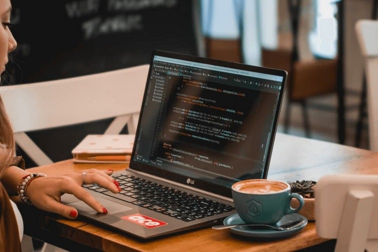 更新KB4023057（07.2021）は、バージョン21H2用にWindows10の過去のバージョンを準備します