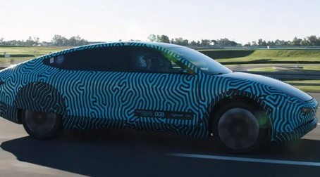 L'auto elettrica Lightyear One ha mostrato la massima efficienza anche durante la guida ad alta velocità con tempo freddo