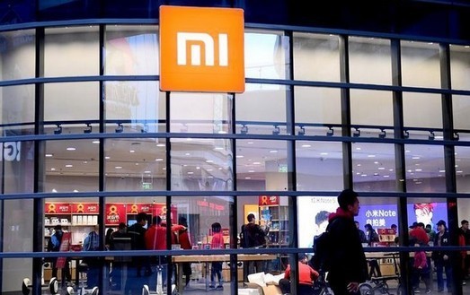 Xiaomi는 손목을 완전히 감싸는 거대한 화면으로 스마트 팔찌 Mi Band X를 출시합니다.