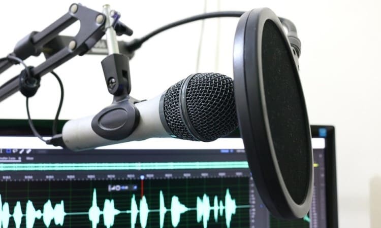 A Adobe lançou um serviço gratuito Enhance Speech